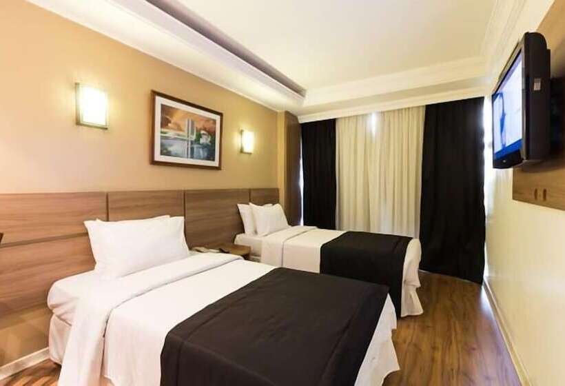 豪华房间, Phenícia Bittar