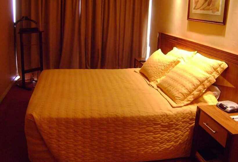 豪华房间, Phenícia Bittar