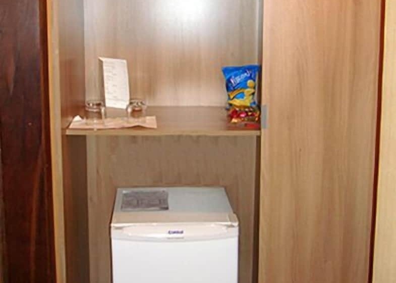 豪华单人间, Phenícia Bittar