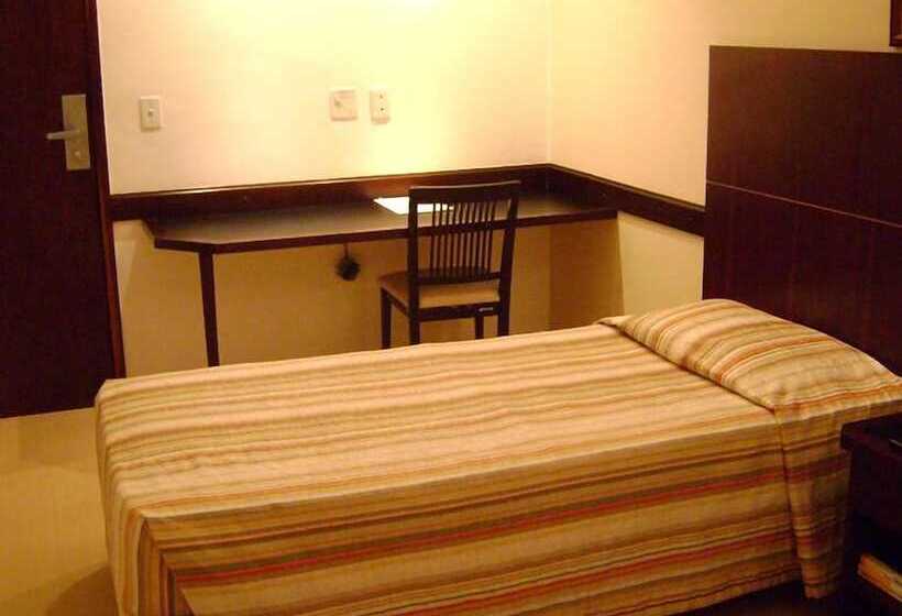 豪华单人间, Phenícia Bittar