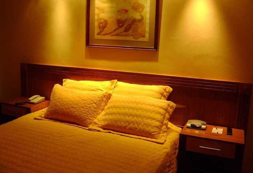 豪华房间, Phenícia Bittar