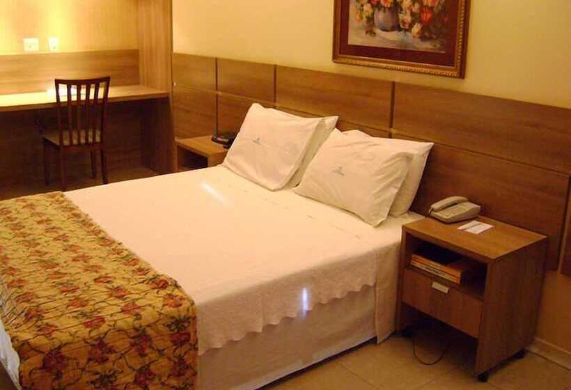 豪华房间, Phenícia Bittar