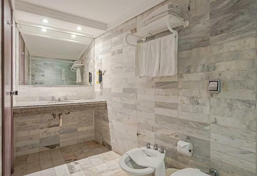 חדר סטנדרט לשלושה, Rede Andrade Braz