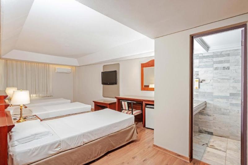 חדר סטנדרט לשלושה, Rede Andrade Braz