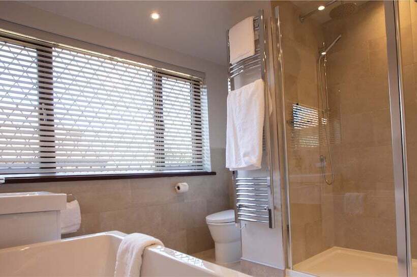 ジュニアスイート, Stirrups