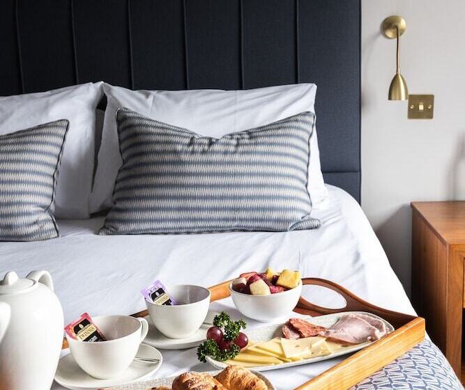 ジュニアスイート, Stirrups