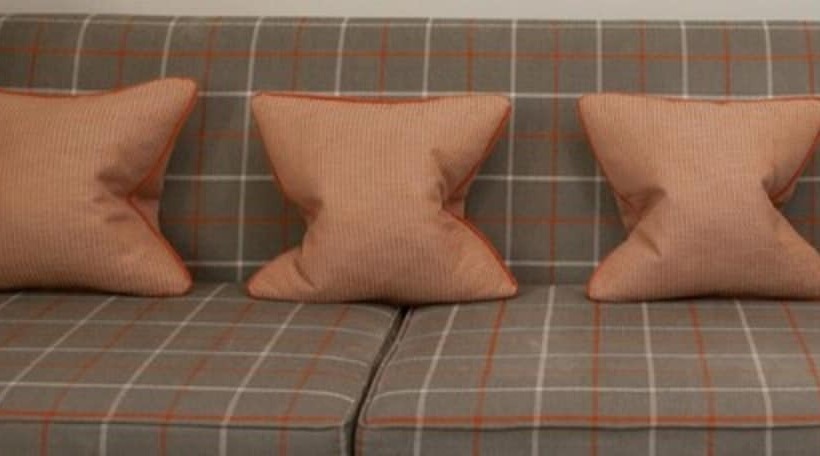 ジュニアスイート, Stirrups