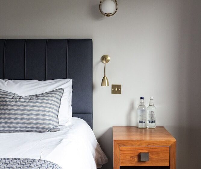 ジュニアスイート, Stirrups