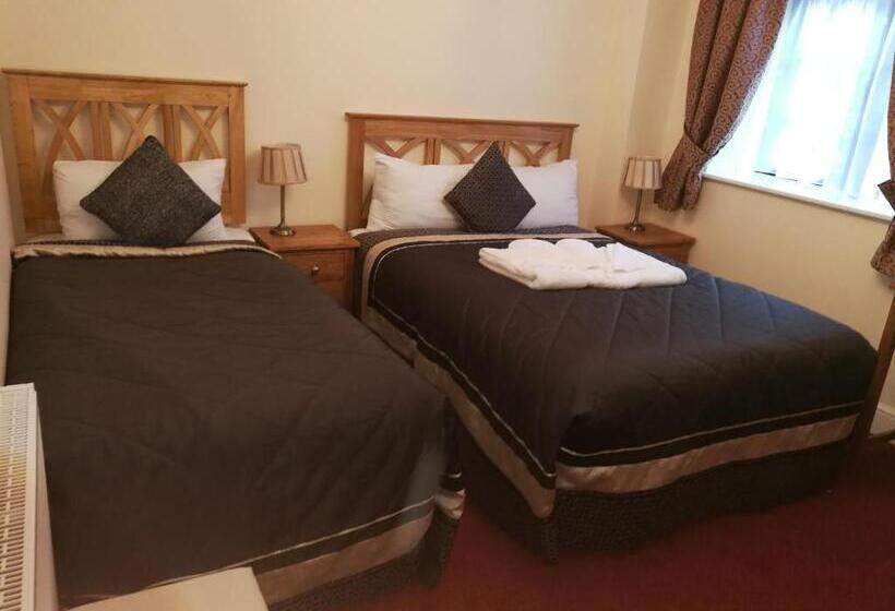 غرفة عائلية, Crown Hotel Brackley