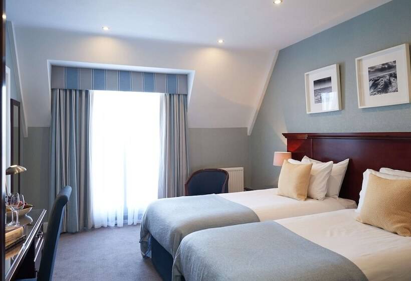 Номер Стандарт с Балконом, Best Western Plus The Connaught Hotel And Spa