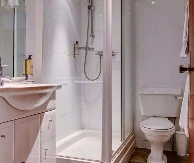 اتاق استاندارد, Best Western Plus The Connaught Hotel And Spa
