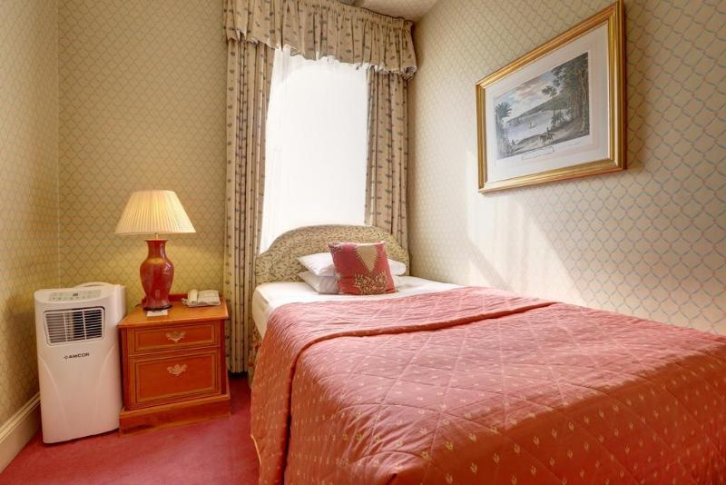 标准单人间, Gainsborough