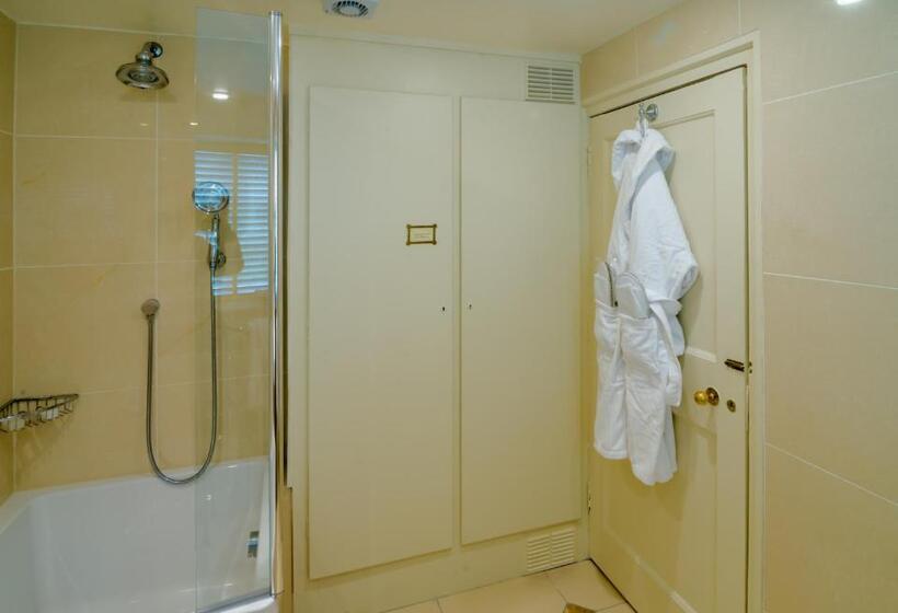 Cabin, Greywalls Hotel & Chez Roux