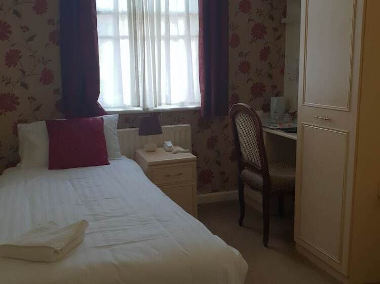 标准单人间, The County