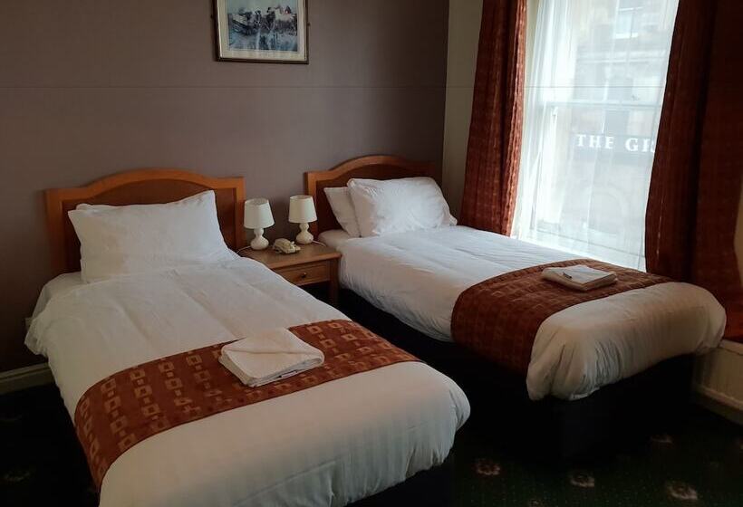 标准三人间, The County