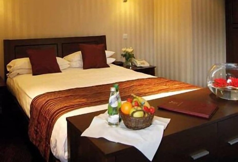 Номер Стандарт, The Fenwick