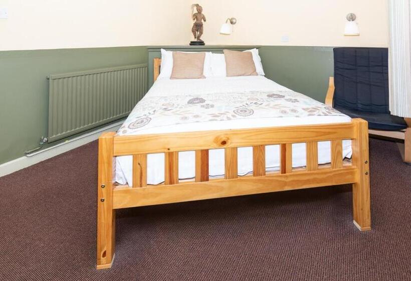 חדר משפחתי, The Half Moon Inn And Country Lodge