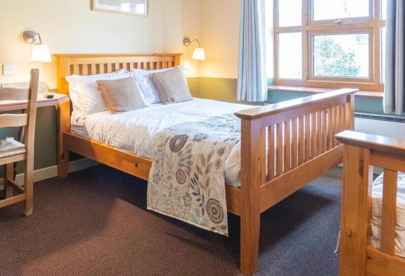 חדר משפחתי, The Half Moon Inn And Country Lodge