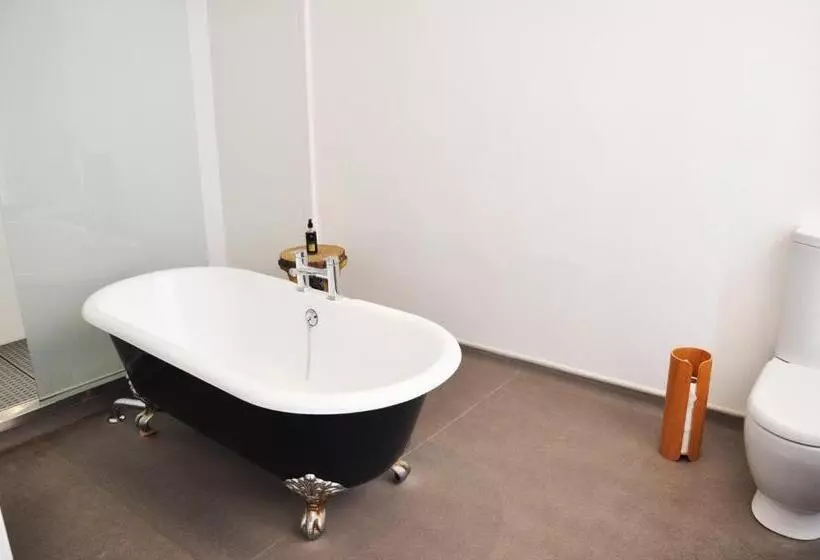 اتاق اجرایی با تخت بزرگ, Carmelite Hotel; Bw Signature Collection