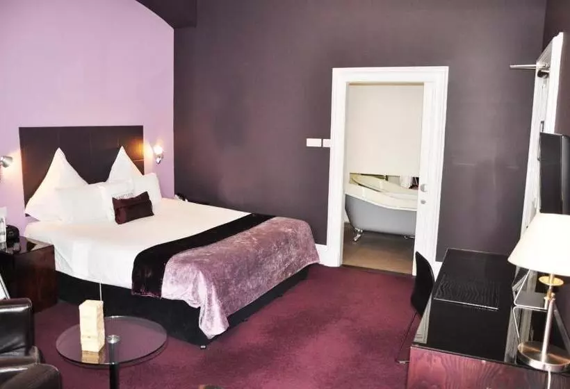اتاق اجرایی با تخت بزرگ, Carmelite Hotel; Bw Signature Collection