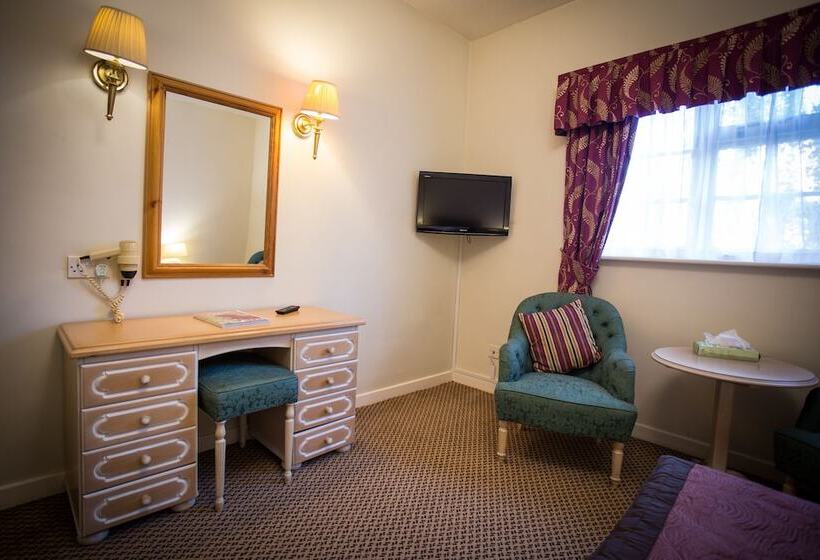 חדר משפחתי, Brook Marston Farm