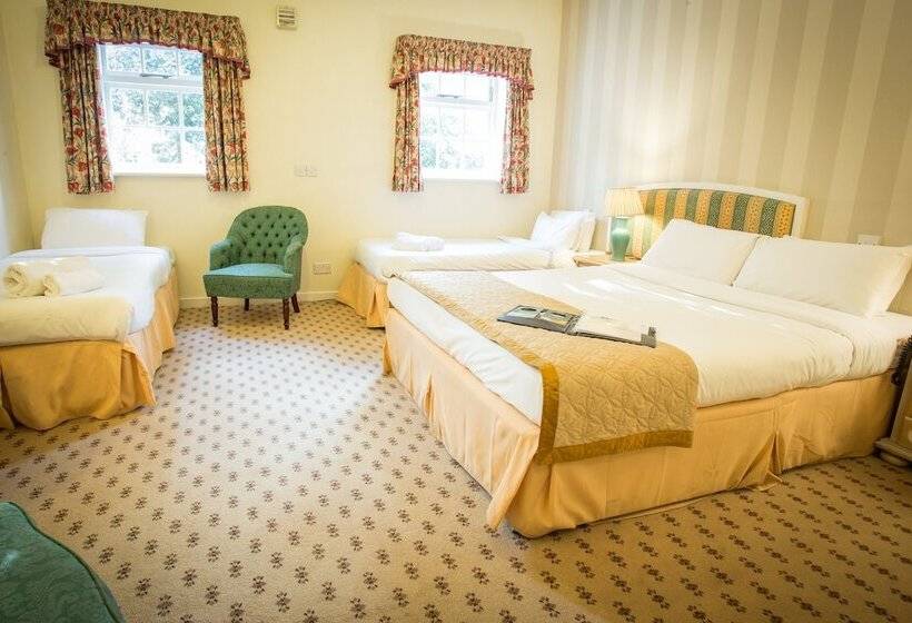 חדר משפחתי, Brook Marston Farm