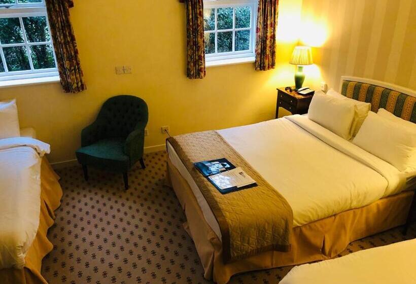 חדר משפחתי, Brook Marston Farm