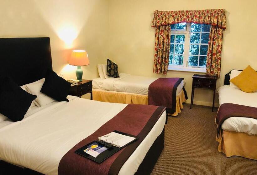 חדר משפחתי, Brook Marston Farm