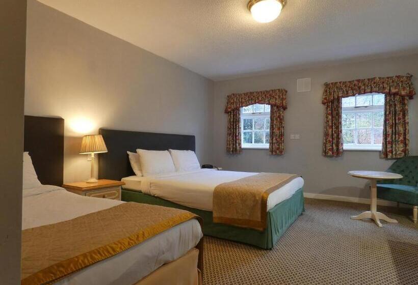 חדר קלאסי לשלושה, Brook Marston Farm