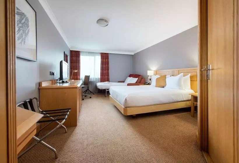 Perhehuone, Doubletree By Hilton Swindon