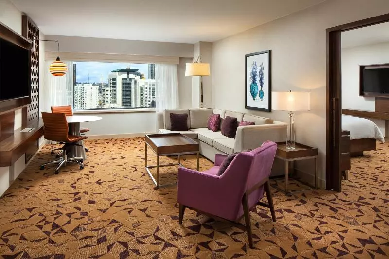 Perhehuone, Doubletree By Hilton Swindon
