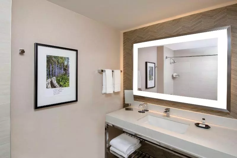 Perhehuone, Doubletree By Hilton Swindon