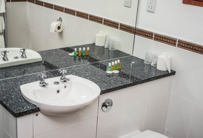 Номер Стандарт, Highlander Hotel ‘a Bespoke Hotel’