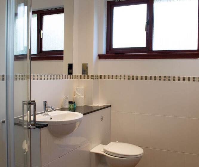 Номер Стандарт Трехместный, Highlander Hotel ‘a Bespoke Hotel’