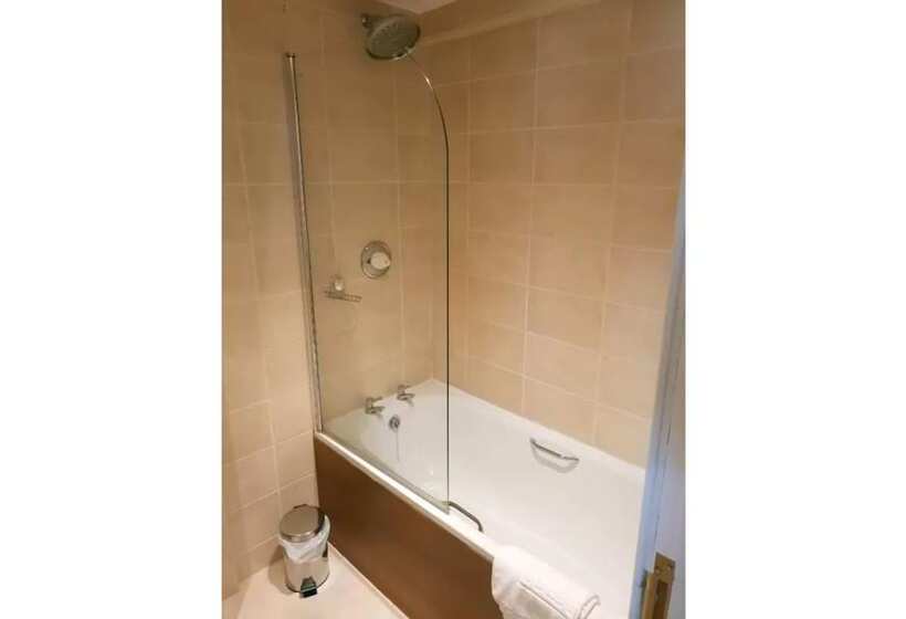 חדר בסיסי, Mansfield House