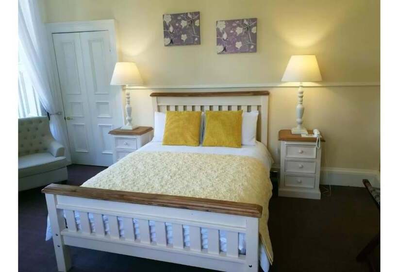 חדר משפחתי, Mansfield House