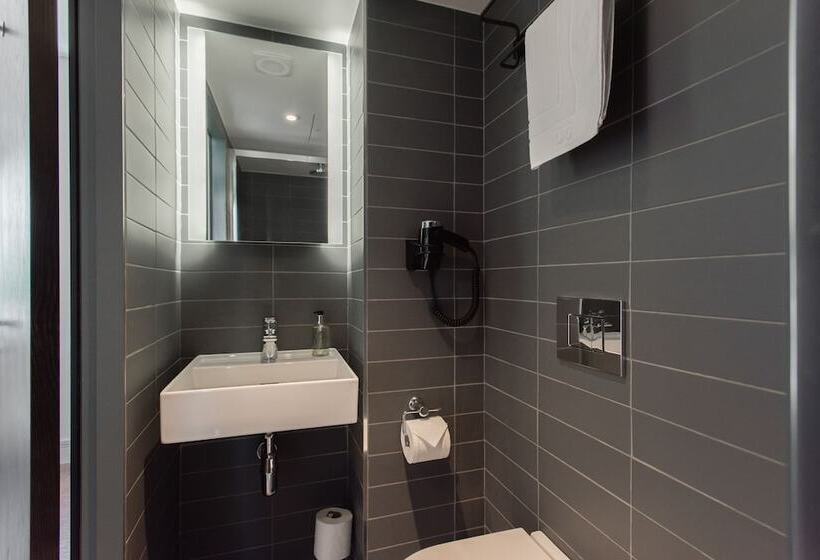 패밀리 룸, Mowbray Court