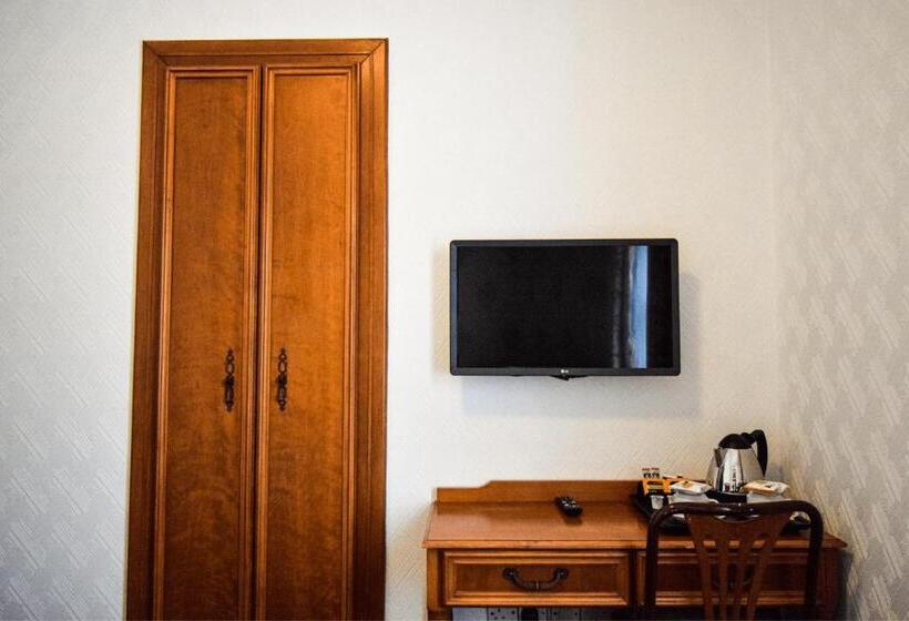 Quarto Triplo Estandar, Pembridge Palace