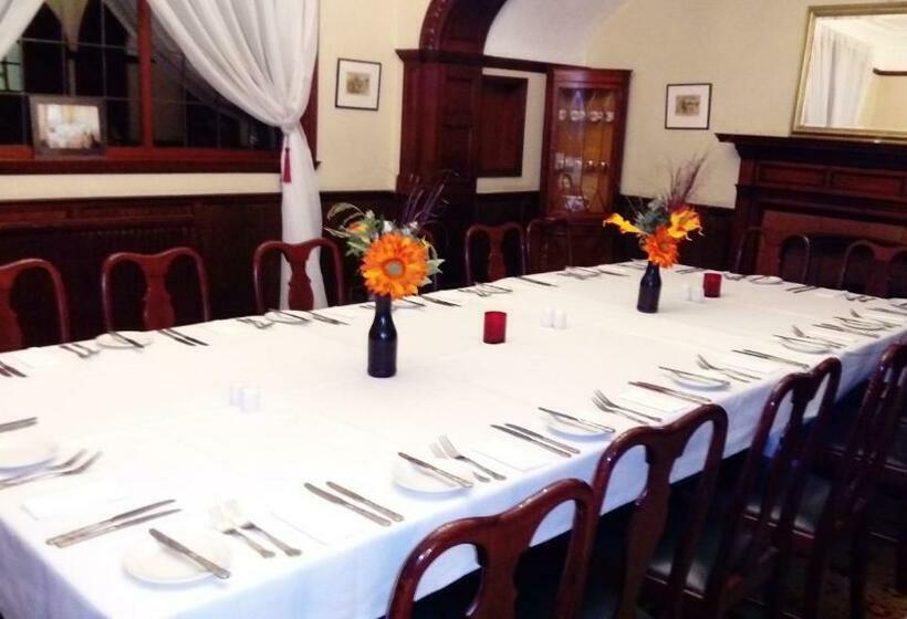 스탠다드 싱글 룸, The Hind