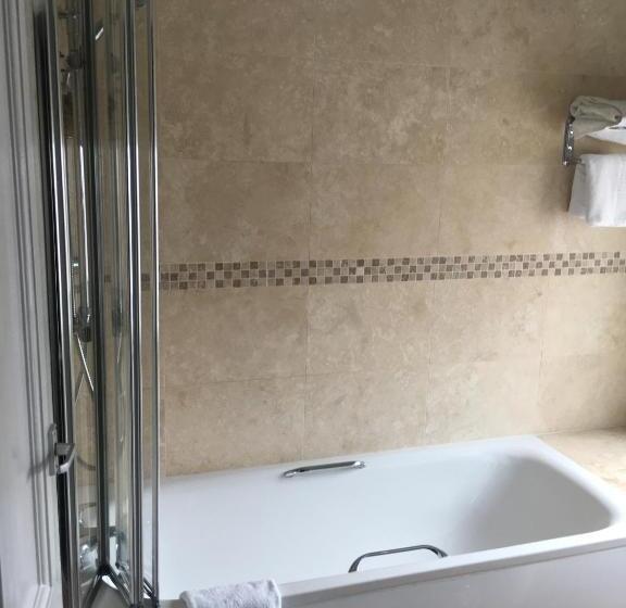 スーペリアファミリールーム, The Hind