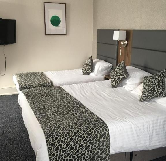 수피리어 패밀리 룸, The Hind