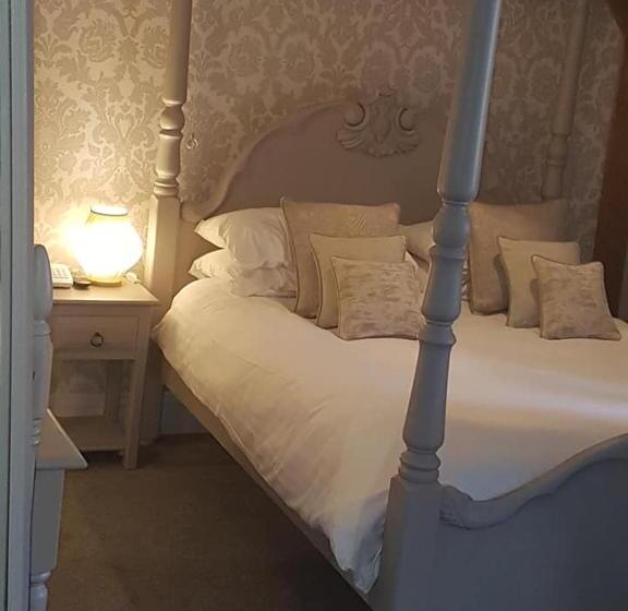 디럭스 스위트, The Hind