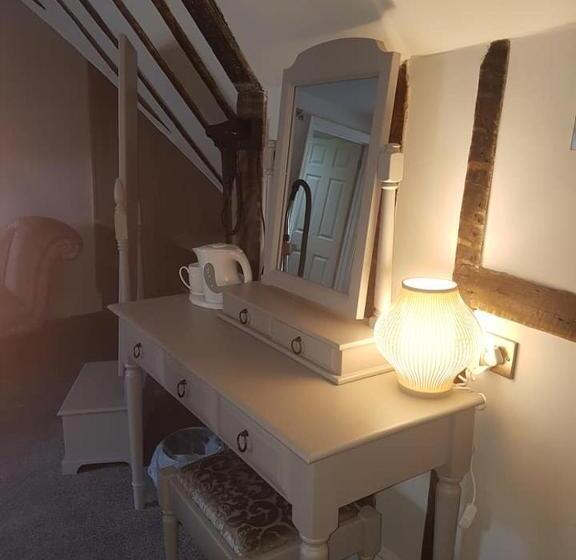 デラックススイート, The Hind