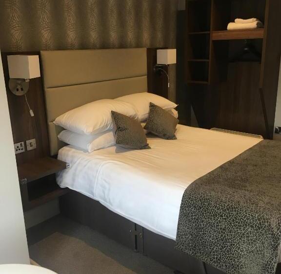 디럭스 룸, The Hind