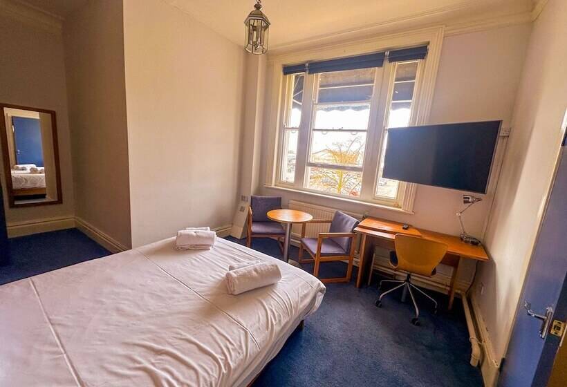 스탠다드 룸, The New England