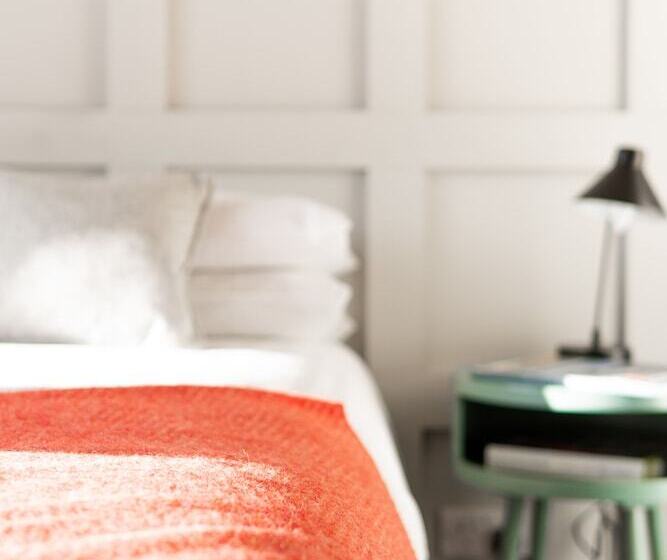 חדר סטנדרט, The Park