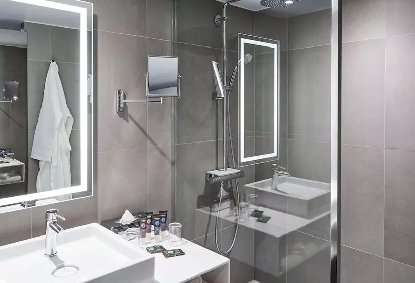 Executive-huone, Novotel Birmingham Airport Terminal Building   Nec