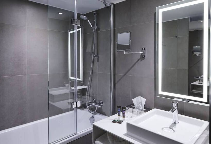 스탠다드 룸 더블 침대, Novotel Birmingham Airport Terminal Building   Nec