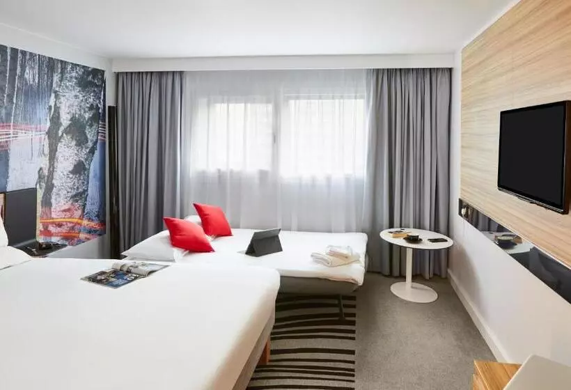 Perhehuone, Novotel Birmingham Airport Terminal Building   Nec