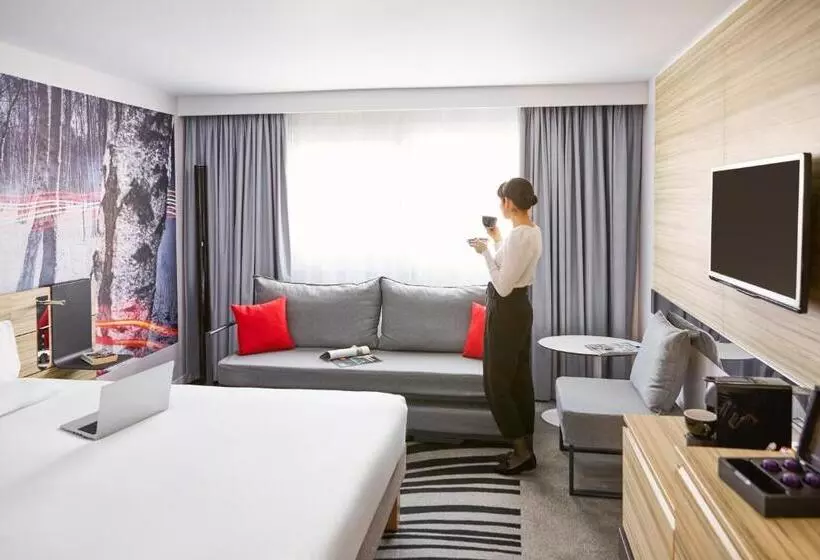 Perhehuone, Novotel Birmingham Airport Terminal Building   Nec